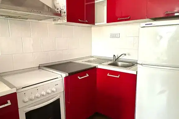 Двустаен апартамент в Слънчев бряг с паркинг и асансьор