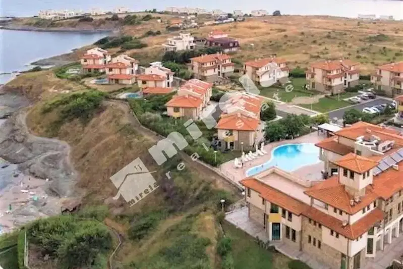 Двустаен апартамент в Бургас, с. Лозенец