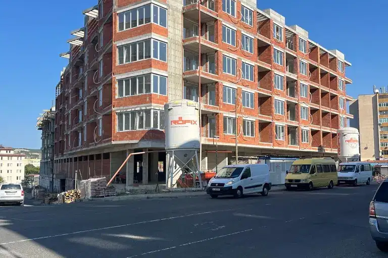 Нов 2-стаен апартамент в Момчилград с асансьор