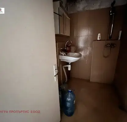 Снимка 5 — Двустаен апартамент в Перник, Радомир