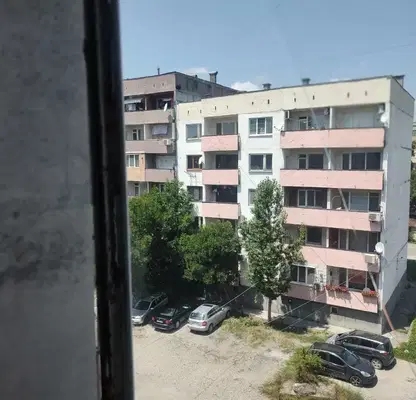 Снимка 2 — Двустаен апартамент в Перник, Радомир