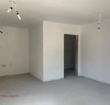 Снимка 4 — Двустаен апартамент в Пловдив, Карлово