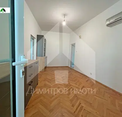 Снимка 3 — Двустаен апартамент в центъра на Нови пазар с усвоени тераси