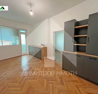 Снимка 5 — Двустаен апартамент в центъра на Нови пазар с усвоени тераси