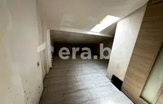 Едностаен апартамент с покривен прозорец в Колхозен пазар, Варна