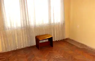 Едностаен апартамент във Враца, Младост