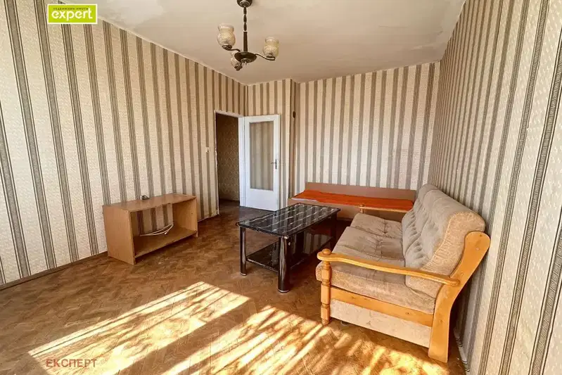Едностаен апартамент в Ловеч, Младост