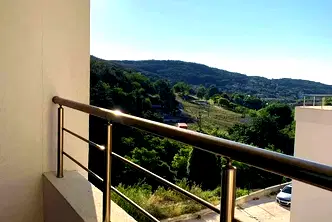 Модерно обзаведено студио с голяма тераса във Виница, Варна