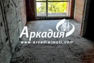 Едностаен апартамент с тераса в нова сграда в Южен, Пловдив