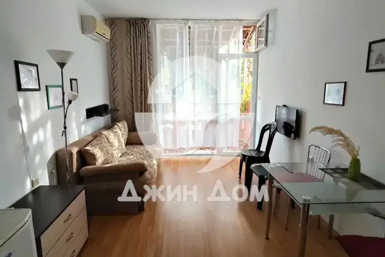 Едностаен апартамент в к.к. Слънчев бряг с тераса
