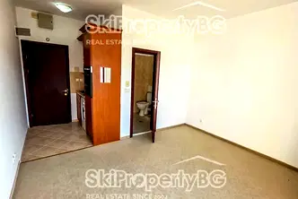 Едностаен апартамент в София, Долна баня