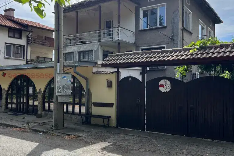 Етаж от къща в с. Казичене