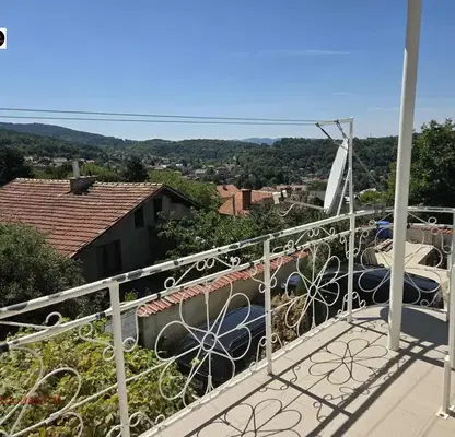 Photo 4 — Renovated 3-room house floor in Vladaia village with panoramic terrace