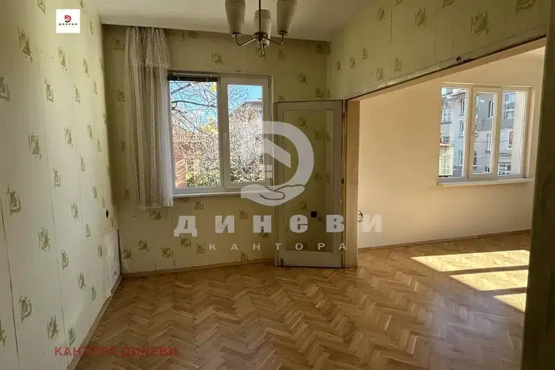 Етаж от къща с 5 стаи в Аязмото, Стара Загора