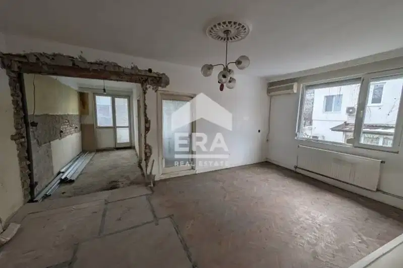 Floor of House in Shumen, Baseina