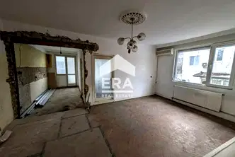 Етаж от къща в Шумен, Басейна