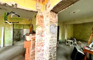 Етаж от къща в Шумен, Басейна