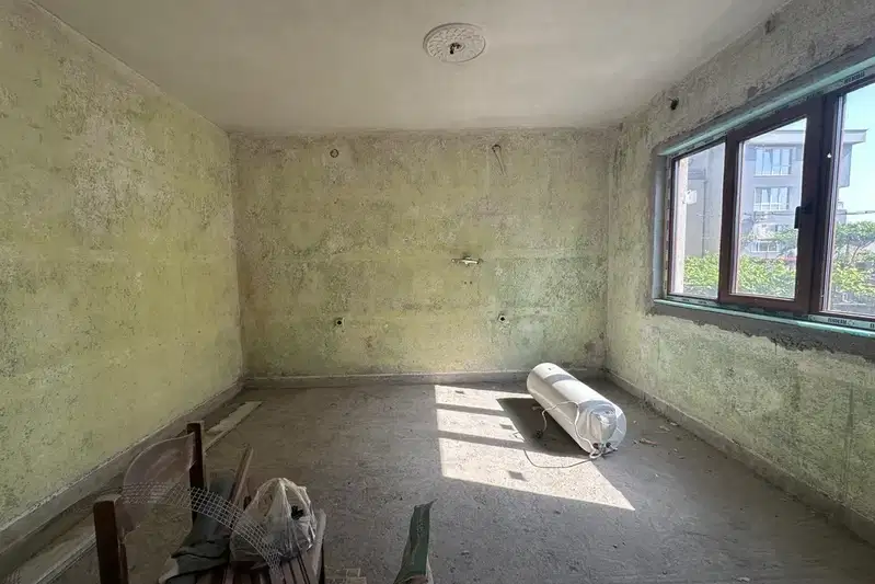 Етаж от къща в Шумен, Басейна