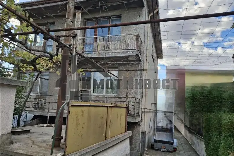 Етаж от къща в Ямбол, Боровец
