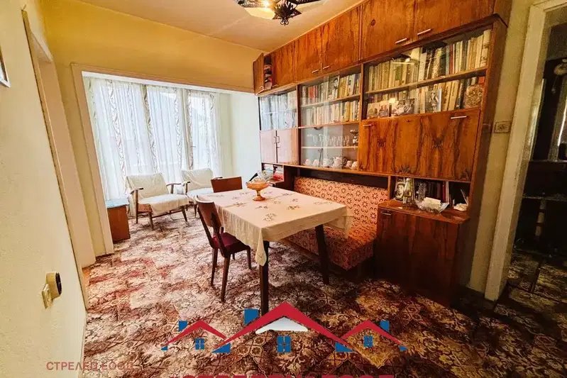 Floor of House in Dobrich, Centyr
