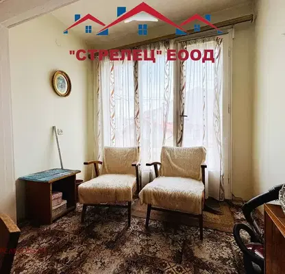 Photo 3 — Floor of House in Dobrich, Centyr