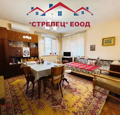 Photo 4 — Floor of House in Dobrich, Centyr
