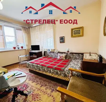 Photo 5 — Floor of House in Dobrich, Centyr
