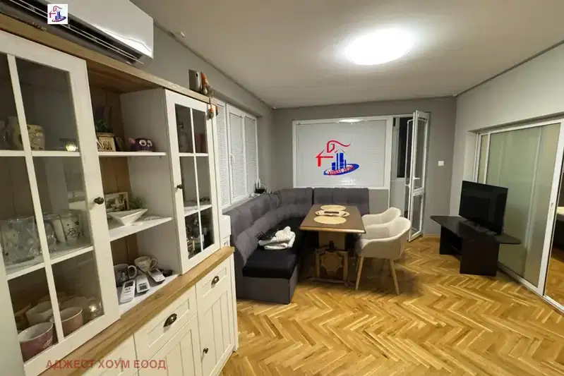 Floor of House in Shumen, Centyr