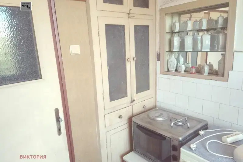 Floor of House in Pazardjik, Centyr
