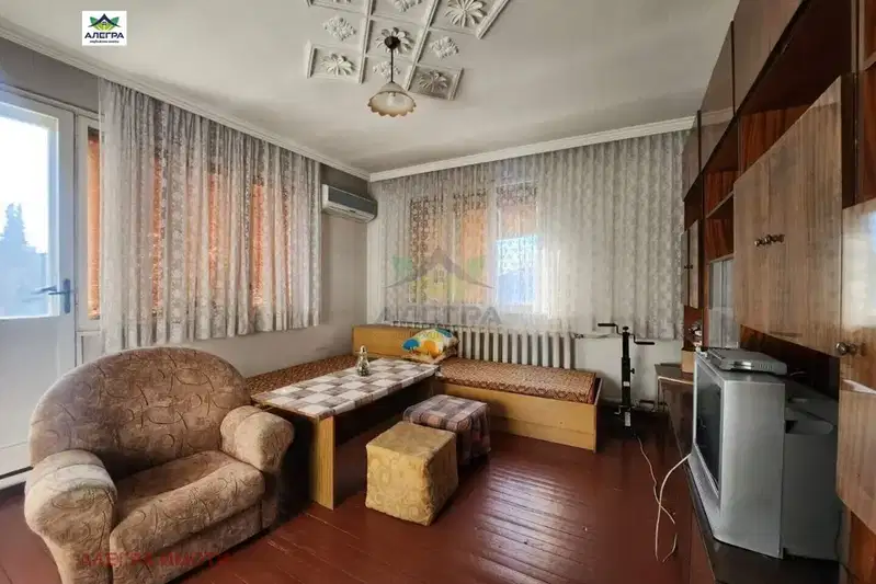 Floor of House in Pazardjik, Centyr