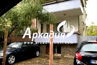 Етаж от къща в Пловдив, Център
