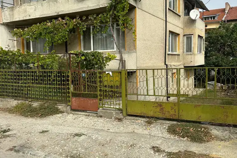 Етаж от къща в Добрич, Център