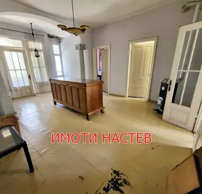 Photo 3 — Spacious 5-room apartment in the centre of Shumen with a yard