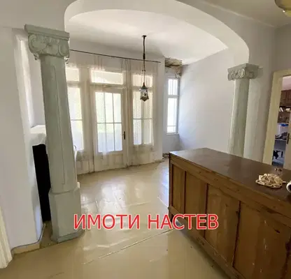 Photo 5 — Spacious 5-room apartment in the centre of Shumen with a yard