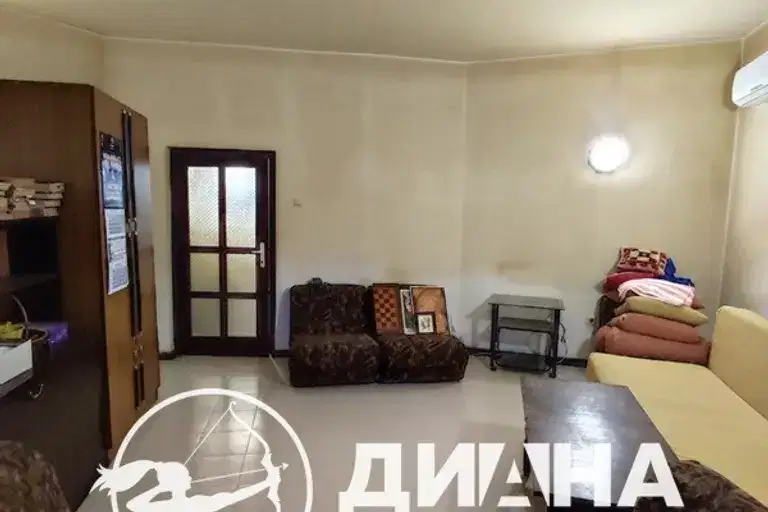 Floor of House in Plovdiv, Centyr