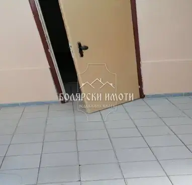 Снимка 4 — Етаж от къща във Велико Търново, Център