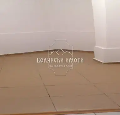 Снимка 5 — Етаж от къща във Велико Търново, Център