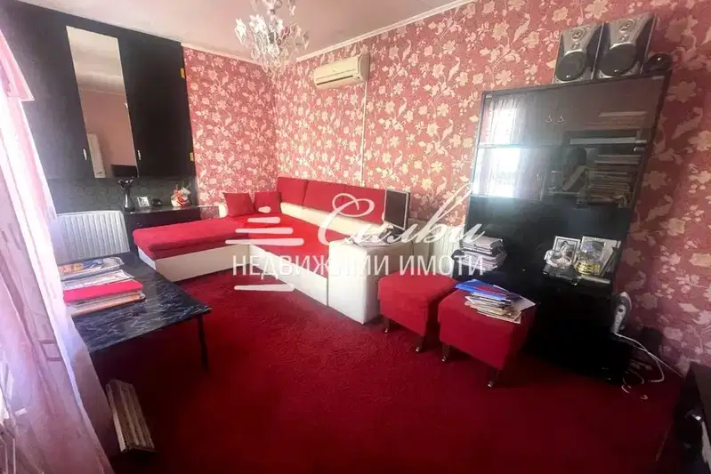 Floor of House in Shumen, Centyr