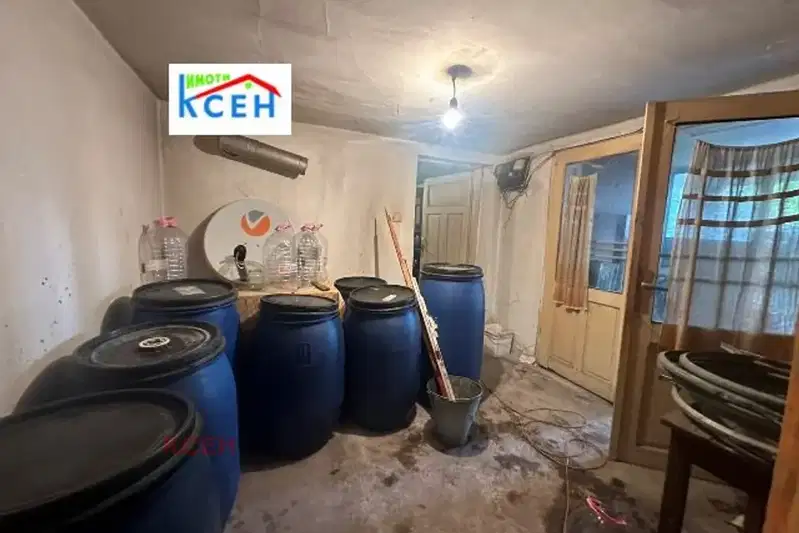 Floor of House in Tyrgovishte, Centyr