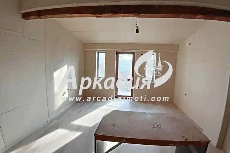 Floor of House in Plovdiv, Centyr