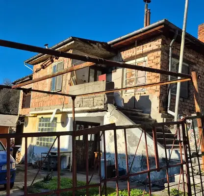 Снимка 2 — Етаж от къща в Габрово, Център