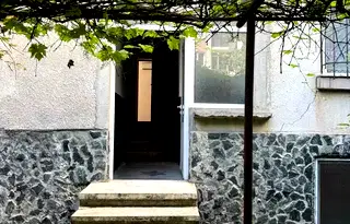Етаж от къща в София, Център