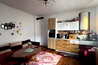 Етаж от къща в Търговище, Център