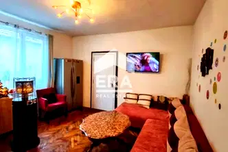 Етаж от къща в Търговище, Център