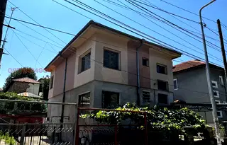 Етаж от къща в Добрич, Червената пръст