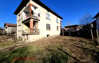 Етаж от къща в Перник, Църква