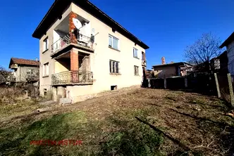 Етаж от къща в Перник, Църква