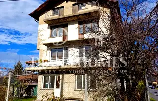 Етаж от къща в Перник, Църква