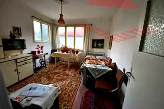 Етаж от къща в Шумен, Добруджански