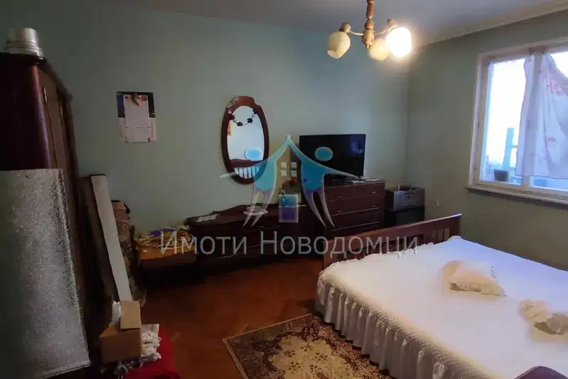Етаж от къща в Шумен, Добруджански